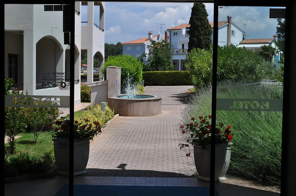 Hotel Flores Porec 4*,